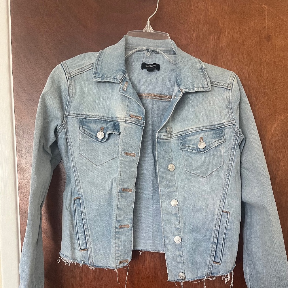 Cropped denim jacket